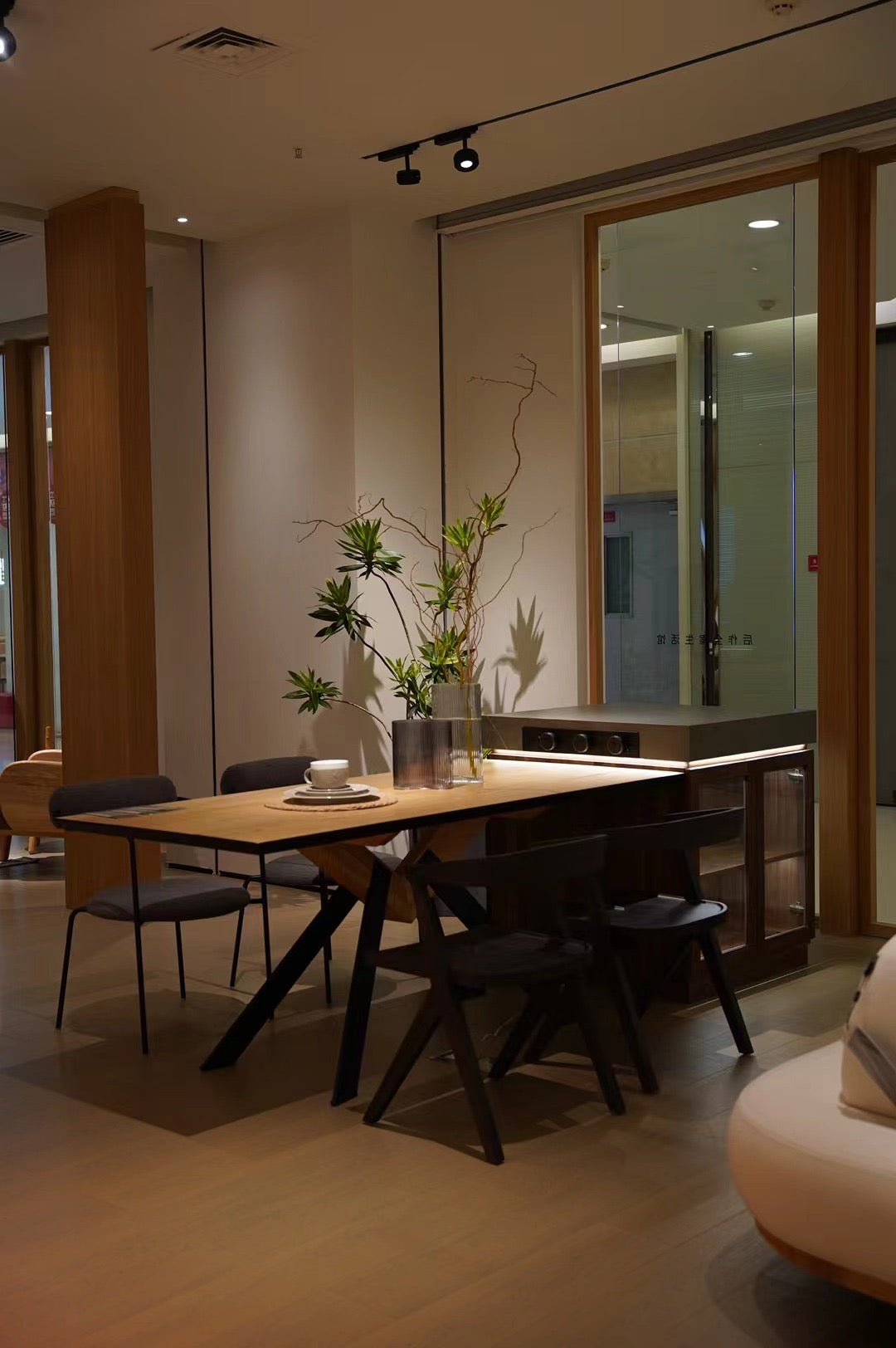 A solid wood dining table with a strong sense of design