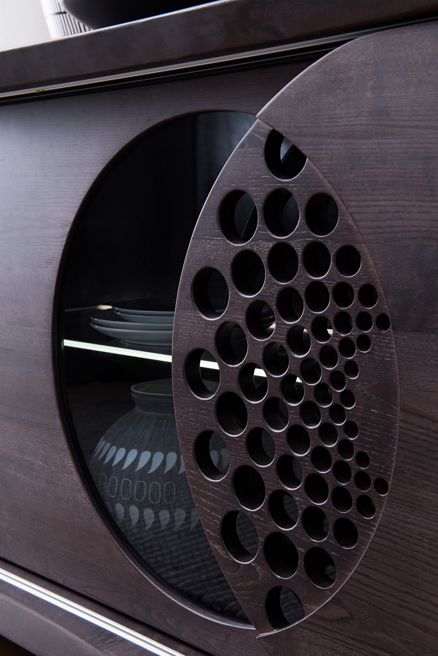 Light luxury style ebony color high-end dining cabinet