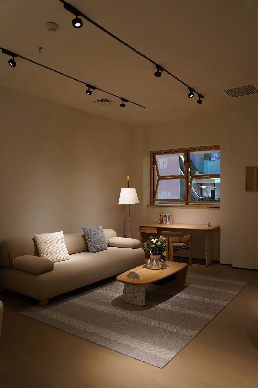 【Video 】A sofa that feels comfortable and bouncy