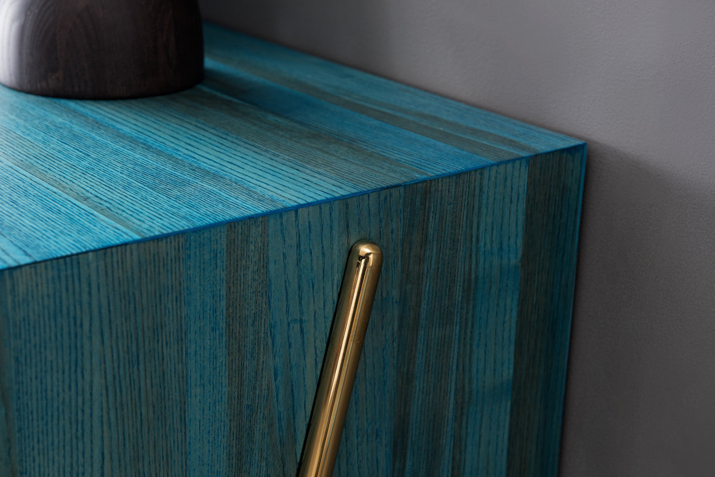 Minimalist and luxurious dining sideboard