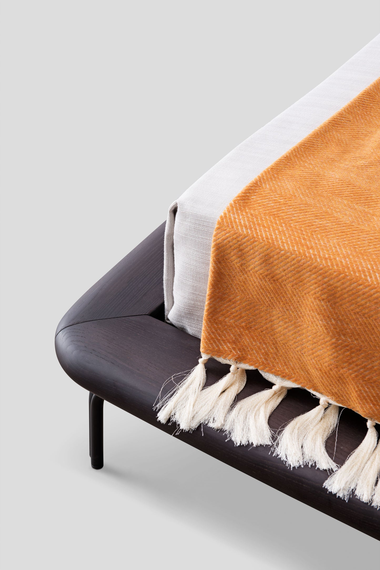【Video】Fashion minimalist style fabric bed