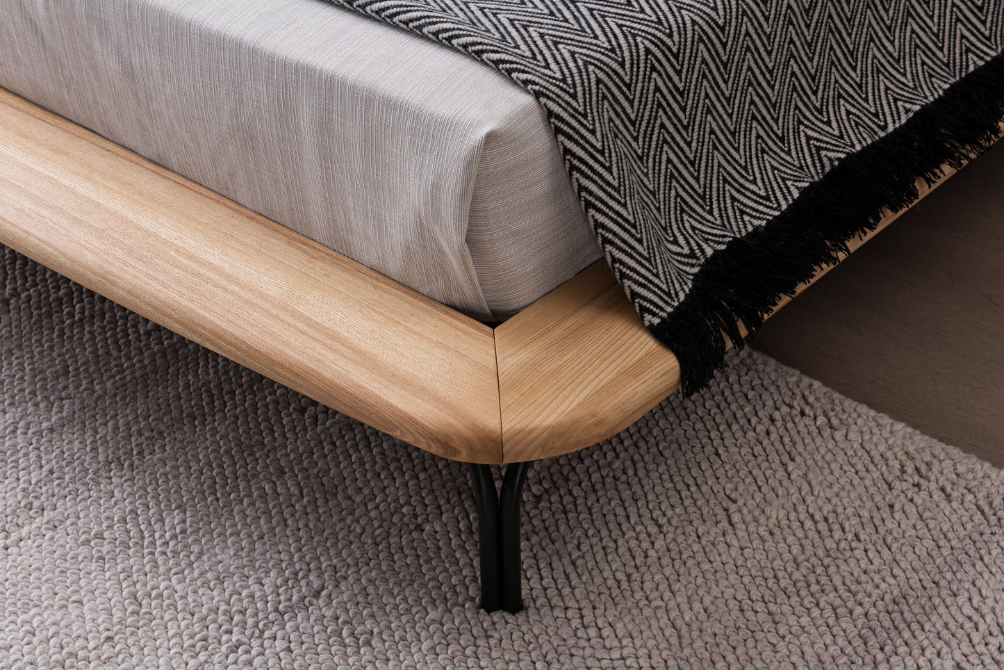 【Video】Fashion minimalist style fabric bed